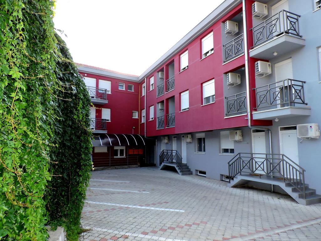 B&B Zmajevo Gnezdo 021 Sremska Kamenica Exterior foto