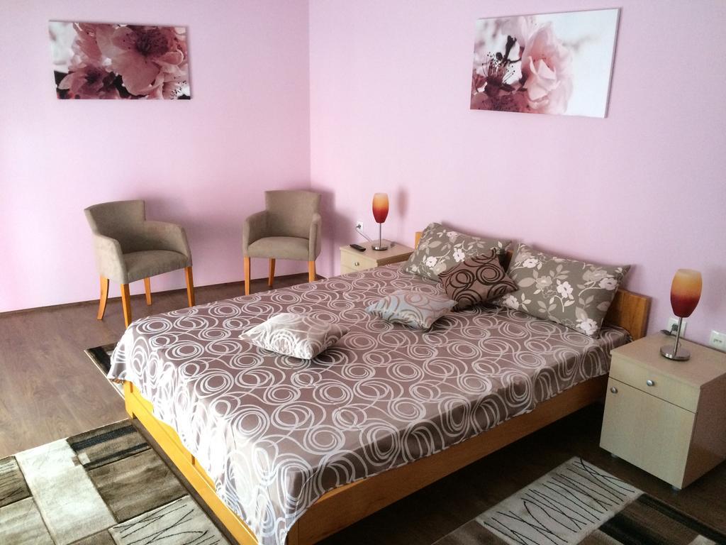 B&B Zmajevo Gnezdo 021 Sremska Kamenica Zimmer foto